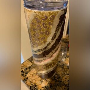 Brown,gold leopard 🐆 and pink tumbler. 22oz.
